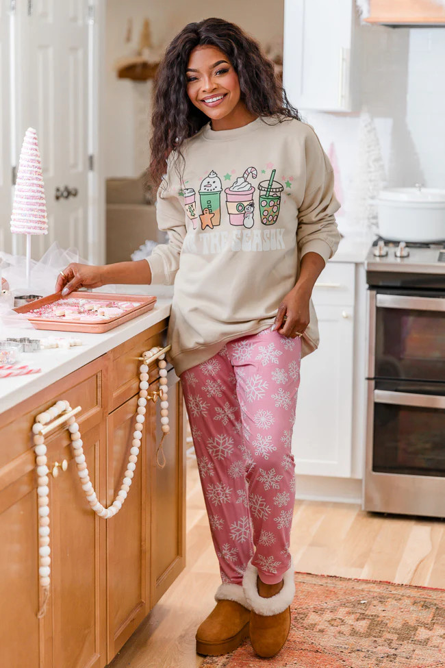Tis the season Winter ivory Oversized Graphic Sweatshirt | Pink Lily