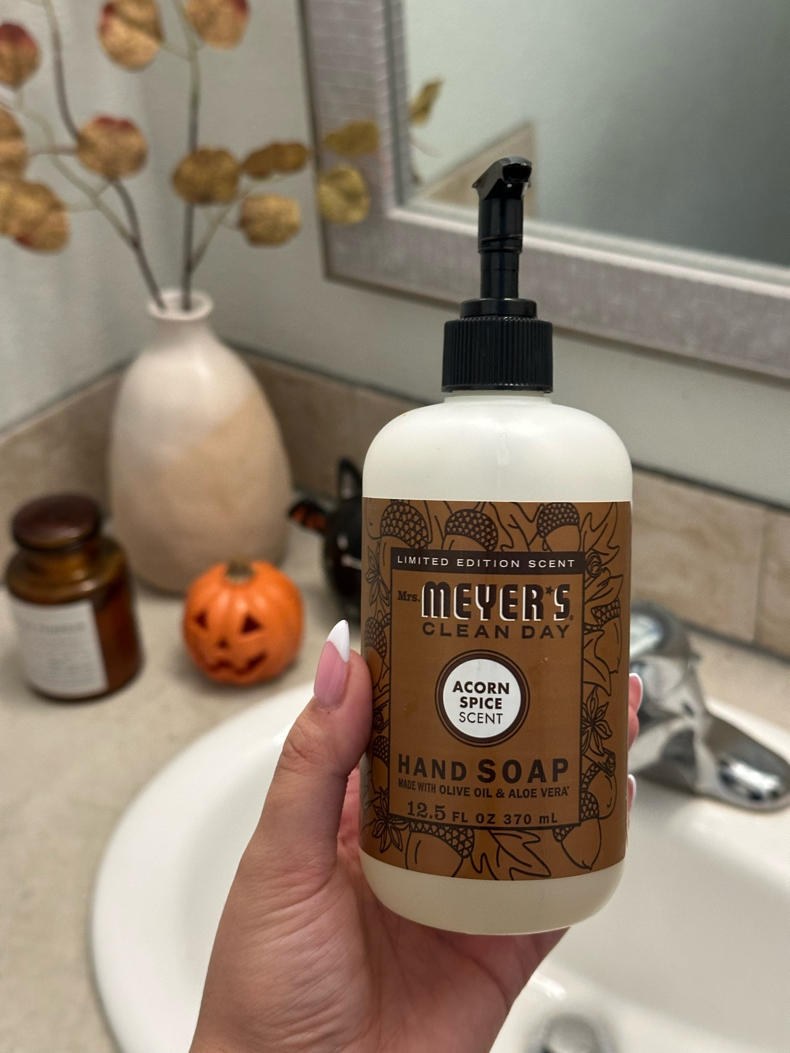 Fall must have in our house 🤎✨🍂 
The best fall soap! 
#fallmusthave #fallfits #coffeebar #homefinds 

#LTKHalloween #LTKxPrimeDay #LTKSeasonal