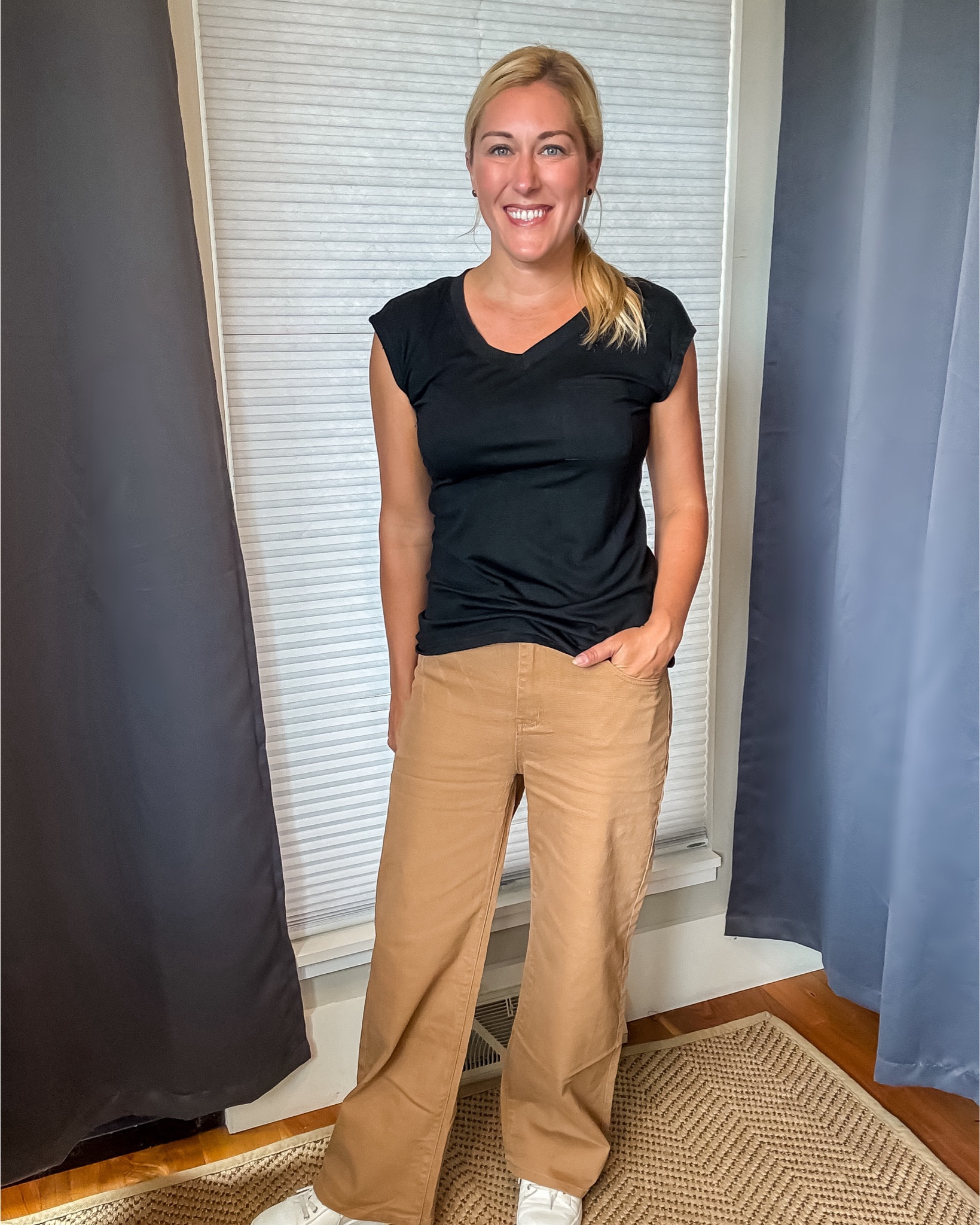 Found my new favorite jeans for fall! I was drawn to this color and the fit is spot on. The fabric is soft and stretchy. I sized up to a medium for a baggier look! 