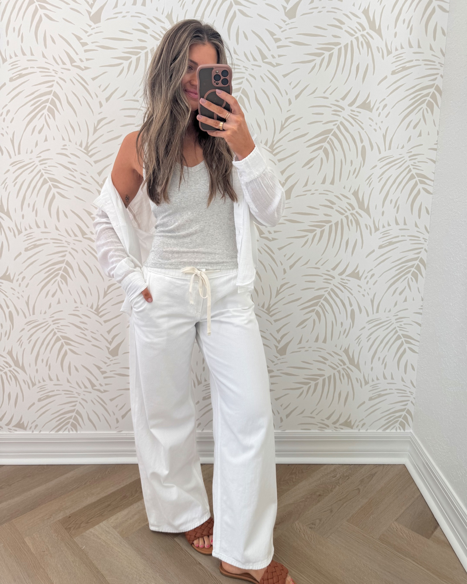 Ok, ok,  know we love our high-rise around here BUT y’all have to try these!! These low-rise baggy options are literally so DREAMY 😏— they don’t even feel like you’re wearing denim. I’m a year-round denim wearer, so I neeed them to be ultra comfy for spring and summer heat, and these check allll the boxes. I went down two sizes to a 00 in them all. XXS white jeans  And I did short length! For reference, I’m 5’4. And ofc, I had to add some of their new cute tops to cart, too. 🙈🤷🏼‍♀️ #AEJeans #AEPartner @americaneagle 