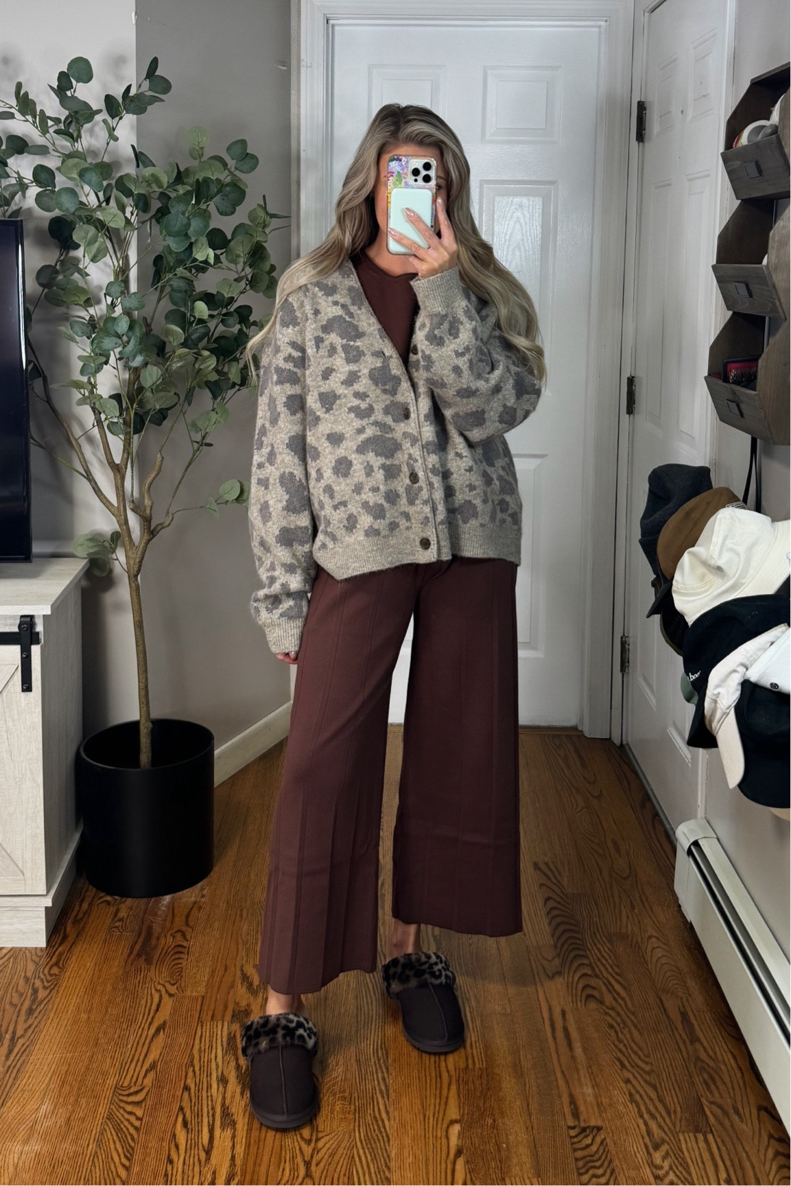 This cardigan is another winner from the men’s section!
Super soft & feels so cozy 🥰

#LTKFallSale #LTKStyleTip #LTKSaleAlert