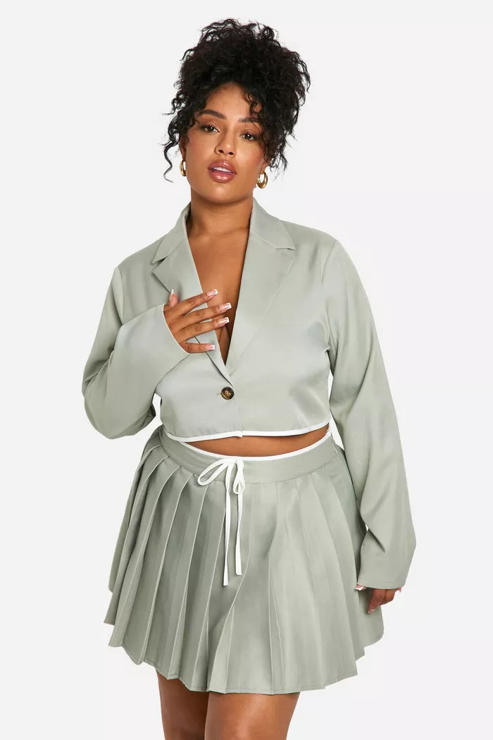 Plus Contrast Binding Pleated Mini Skirt | boohoo (US & Canada)