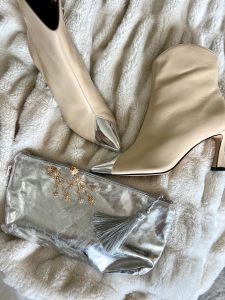 Must have this season…

3 accessories I am loving

Cream booties with silver cap toe and little heal perfect for dressing up

A sliver metallic clutch with tassel 
Save 20% with code DARCY20

The pretty is celestial gold and crystal earrings 


#LTKshoecrush #LTKHoliday #LTKstyletip