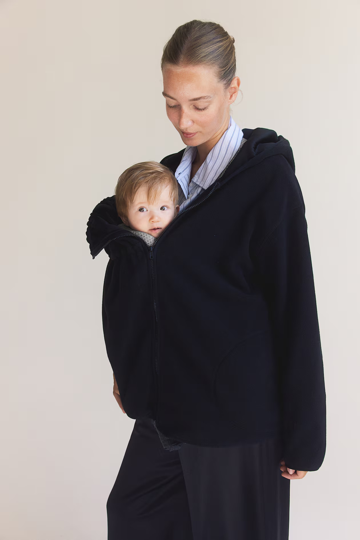 MAMA Before & After Babywearing Fleece Jacket | H&M (US + CA)