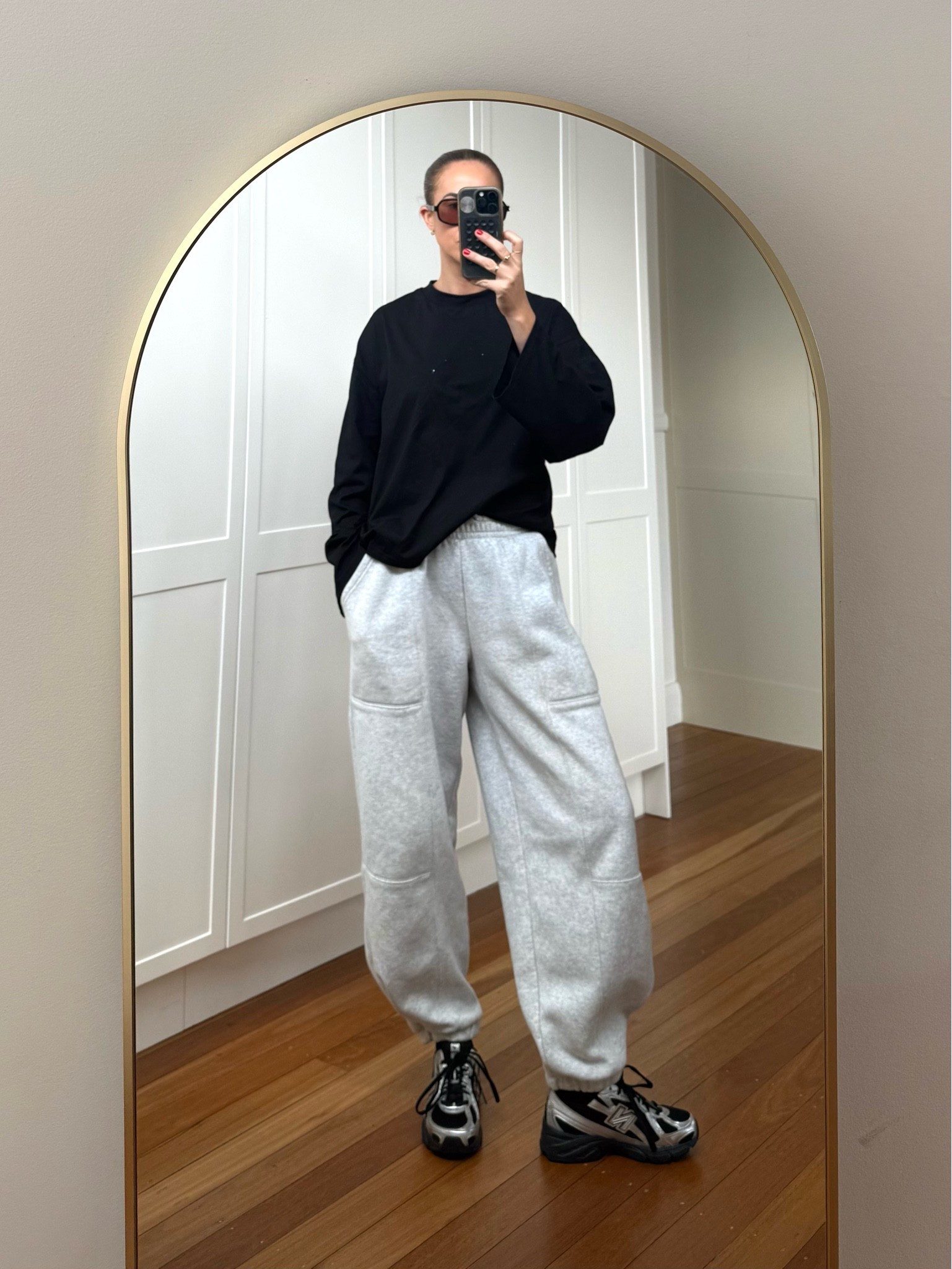 Have linked top and shoes. Trackies are about 8months old from Target.
Dazie top size 10