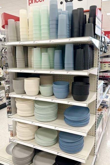 All of these cups, cereal bowls and plates are only .50 cents!! Room essentials has a great collection for plastic plates that can be used for whatever season of life you are in. 

Target finds, Room Essentials, .50 plate ware, plastic plates, plastic bowls, plastic cups 
