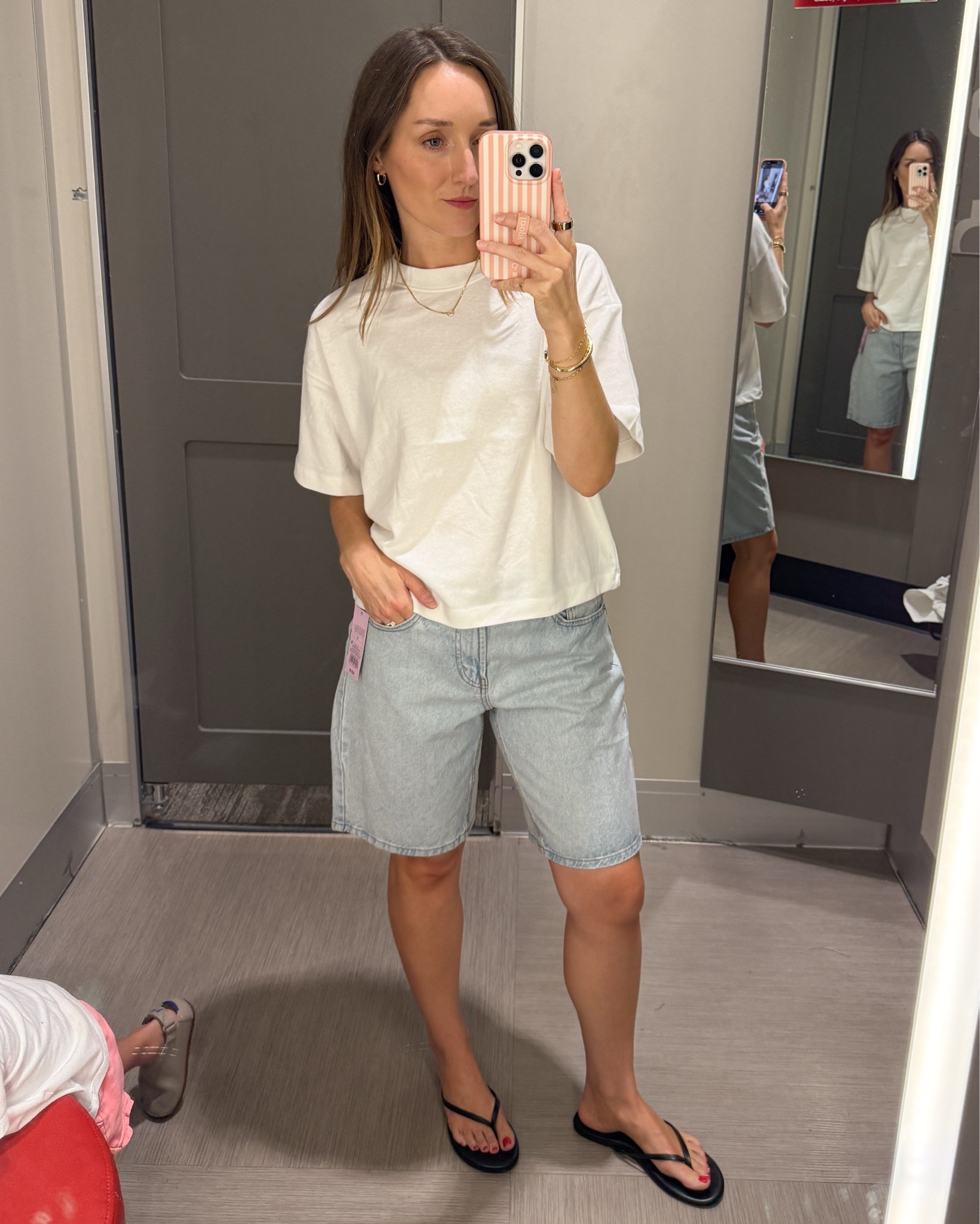 Search high and low for the perfect boxy crop tea and of course I found it at target. Wearing a small. I’m also giving jorts a try. Wearing size 2.￼
