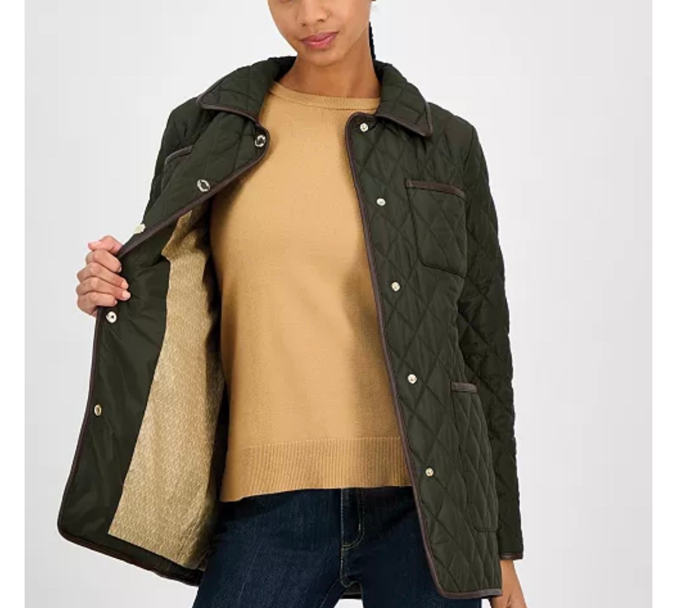 Found the perfect lightweight jacket with the cutest retro vibe. Love it! 