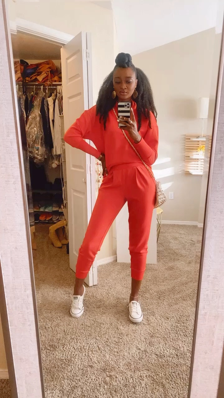 I’m totally I love with my new scoop ensemble from Walmart. 
Do not walk but run to get yours...