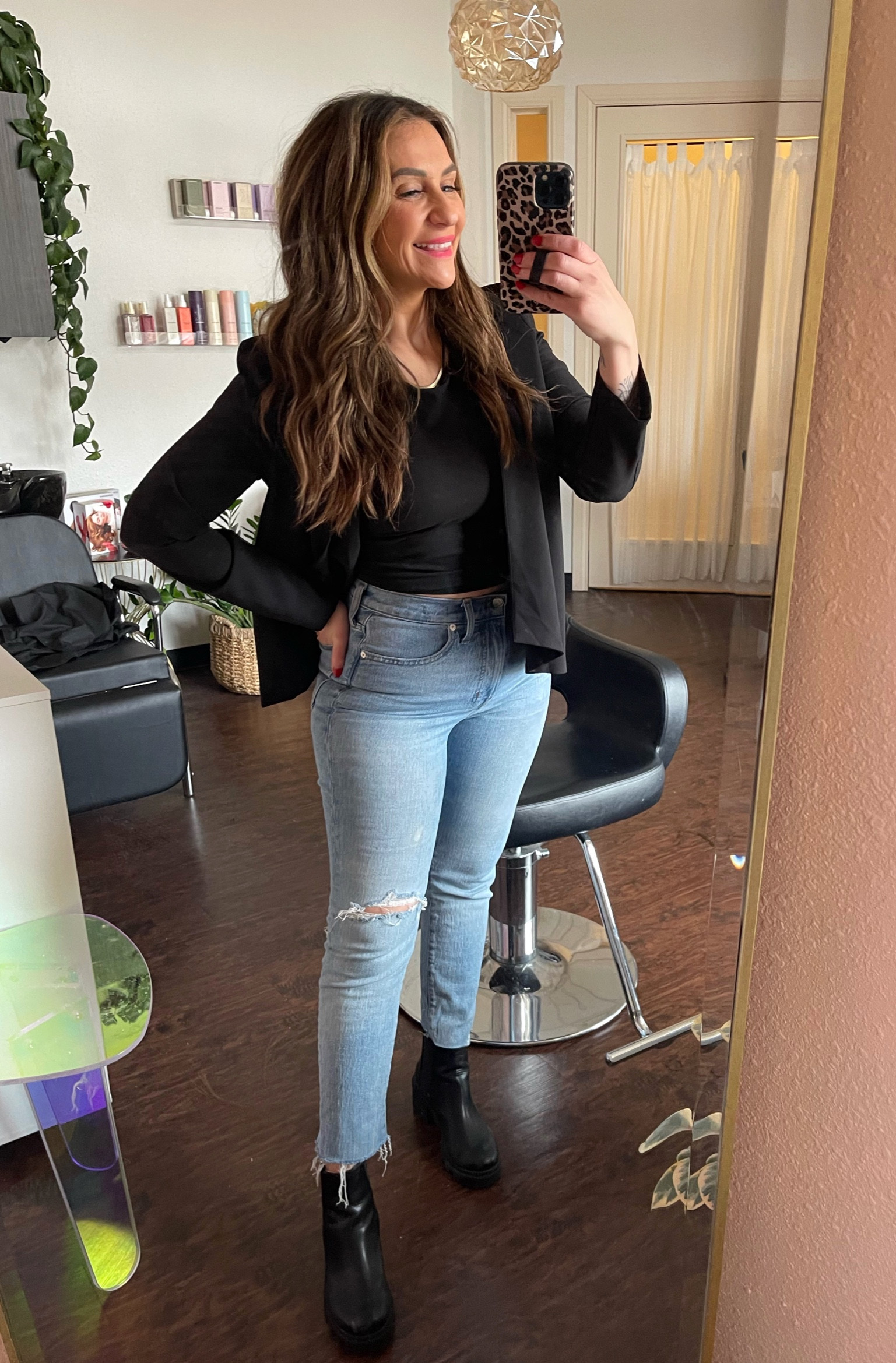 Casually uncasual salon style 💋
I’m 5’6”
155lbs
Blazer - L
Shirt - M
Jeans - 28
Boots -9

#LTKworkwear #LTKunder50 #LTKbeauty