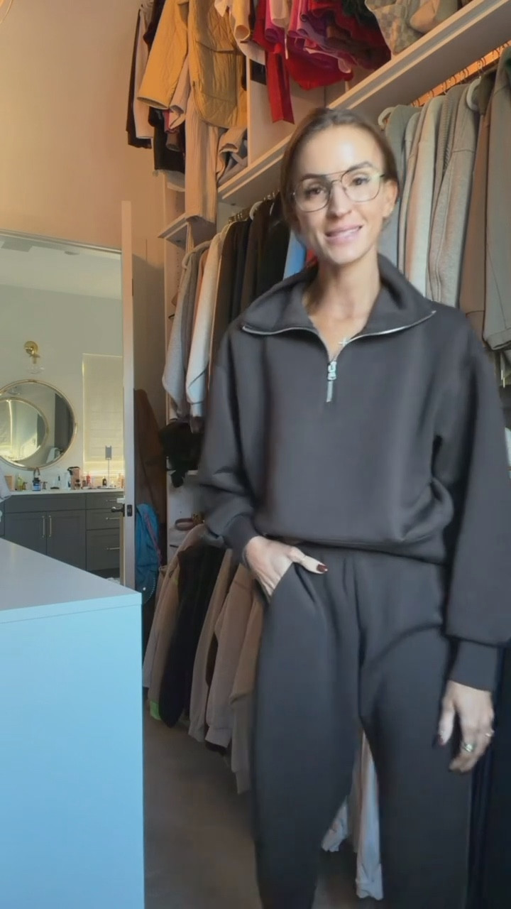 this sweat set is 40% off today! 💯 such a good deal and the perfect fit for everyday mom life!

#LTKFindsUnder50 #LTKSaleAlert