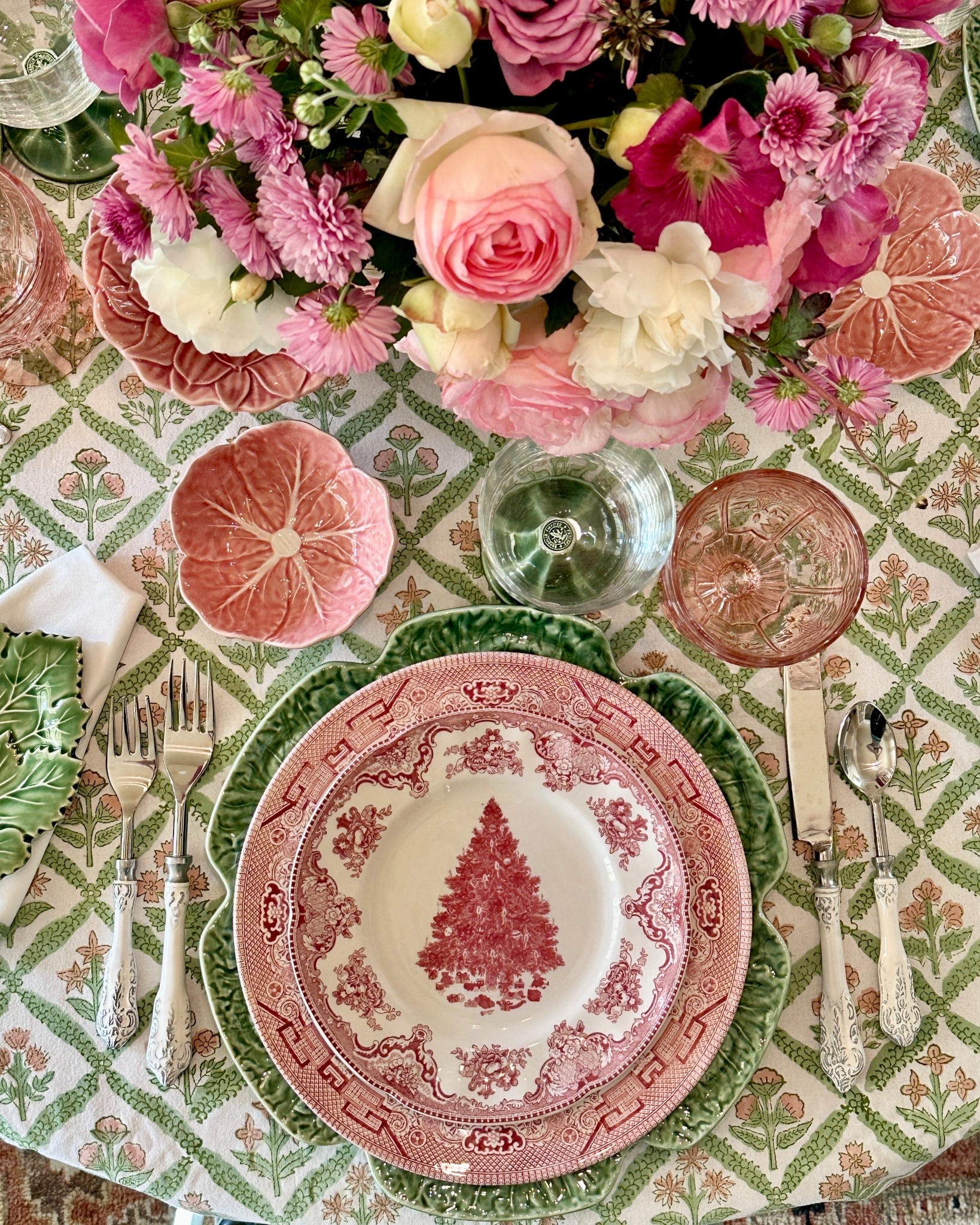 Christmas table in pink and greenn

#LTKHoliday #LTKHome #LTKSeasonal