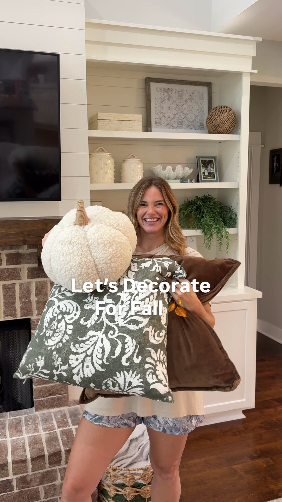 Adding “stay home and enjoy it” to my fall bucket list 🍂🤎

Between sports and a little vacation coming up, our calendar is already filling up! A lazy day at home with a yummy dinner and football on TV sounds pretty perfect.

Getting the house cozy with my @bloomsupps Peach Pineapple Daily Hydration in hand 🍑🍍 #BloomPartner

Are you team all the fall activities, team cozy at home, or a little of both? Tell me one thing on your fall bucket list—I’ll share mine in the comments! 👇

#LTKSeasonal #LTKSaleAlert #LTKHome