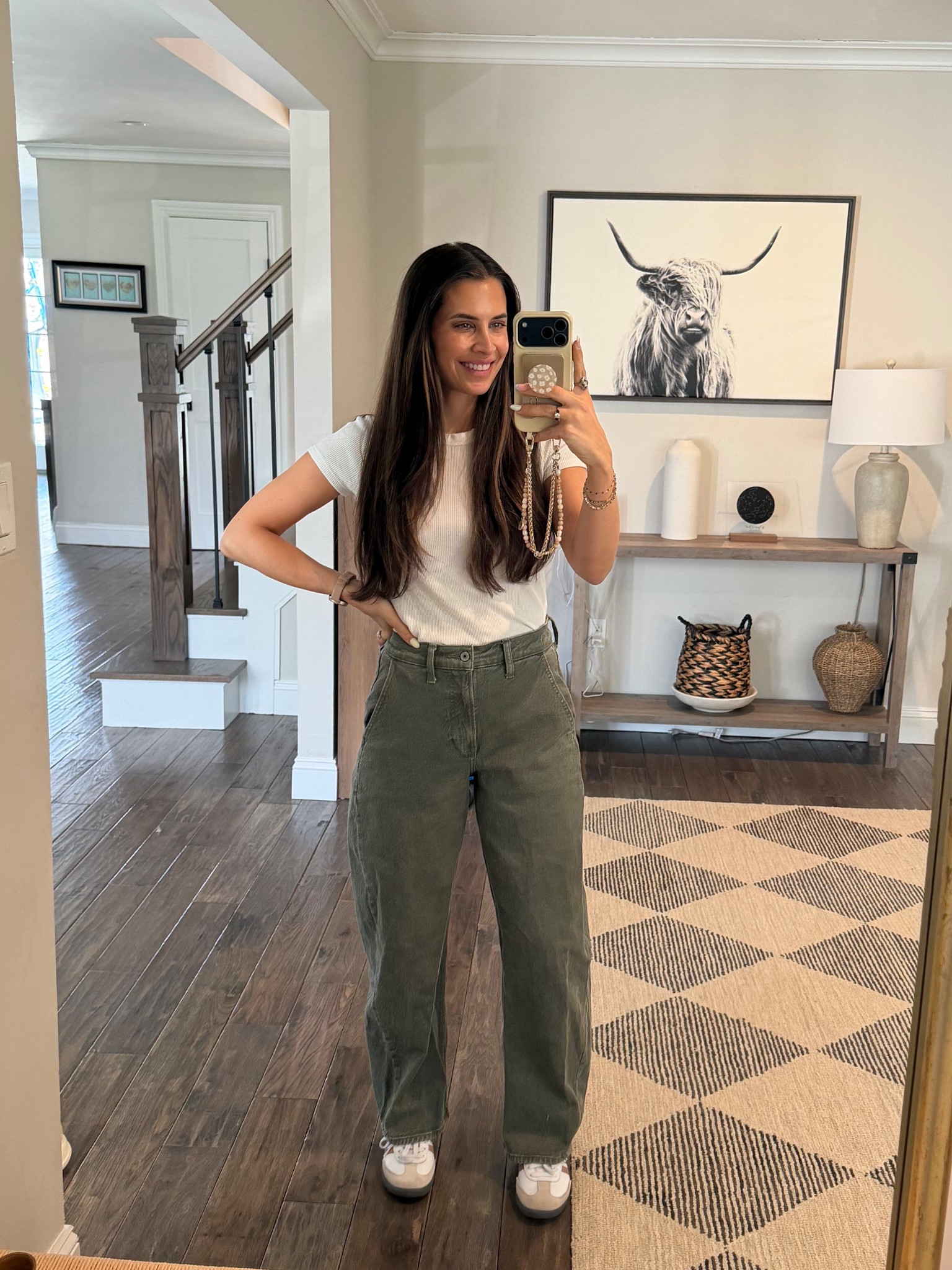 Outfit of the day 

Barrel jeans
Spring outfit 
Sneakers 