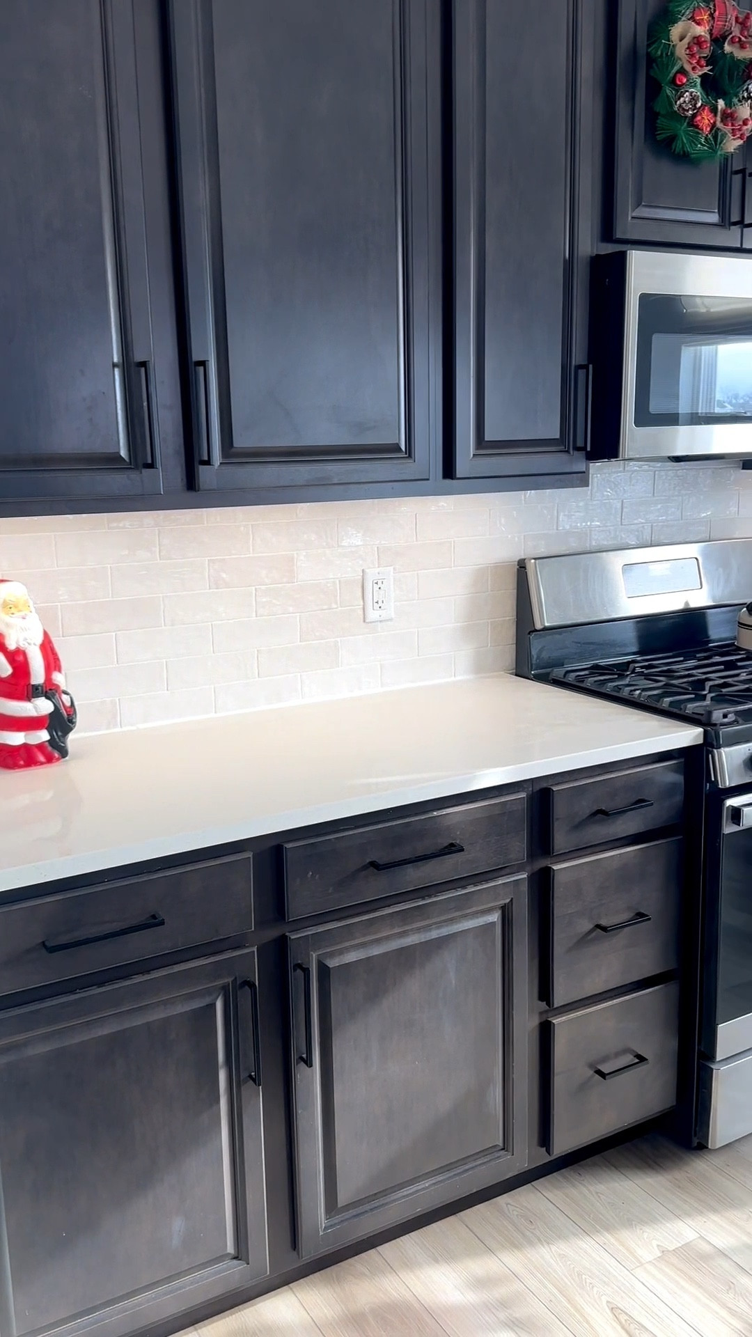 Kitchen backsplash transformation you need to try in 2025 ✨ DIY friendly, budget friendly, and crazy satisfying. #KitchenRenovation #BacksplashDIY #HomeDecor #KitchenUpdate #BeforeAndAfter #DIYProjects #ViralDIY #HomeDecorTrends

Backsplash- ivy hill tile Kingston white
Unsanded grout- bright white 

#LTKHome