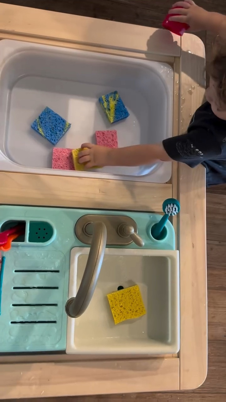 We’re obsessed with this sink! A must have. Comment “play sink” and I’ll send you the link to your inbox! #sensoryplay #toddlermom #pretendplay #sensorybin #sensorytable #toddler #momoftoddlers #boymom #sahm #waterplay #momof5 #toddlersensory