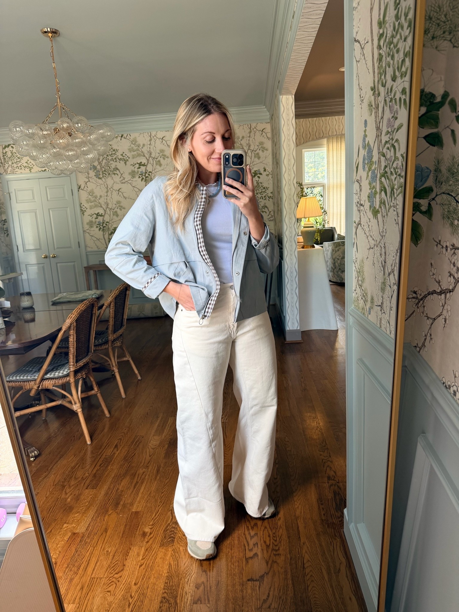 Love these new Anthro mother jeans. Wearing size 28 (TTS) paired with some Amazon faves!