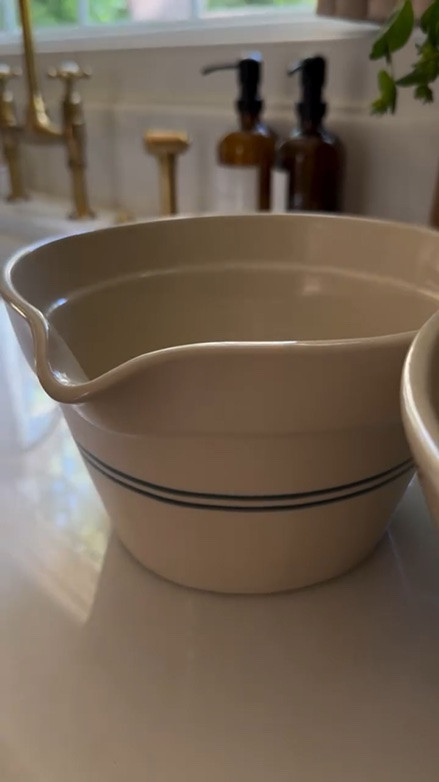 Vintage style mixing bowls, for less? Yes please. My favorite ones are not only back in stock, but on sale! Comment SHOP and I’ll send them over 🤍

#cottagekitchen #kitchendecor #nancymeyers #studiomcgee #mcgeeandco