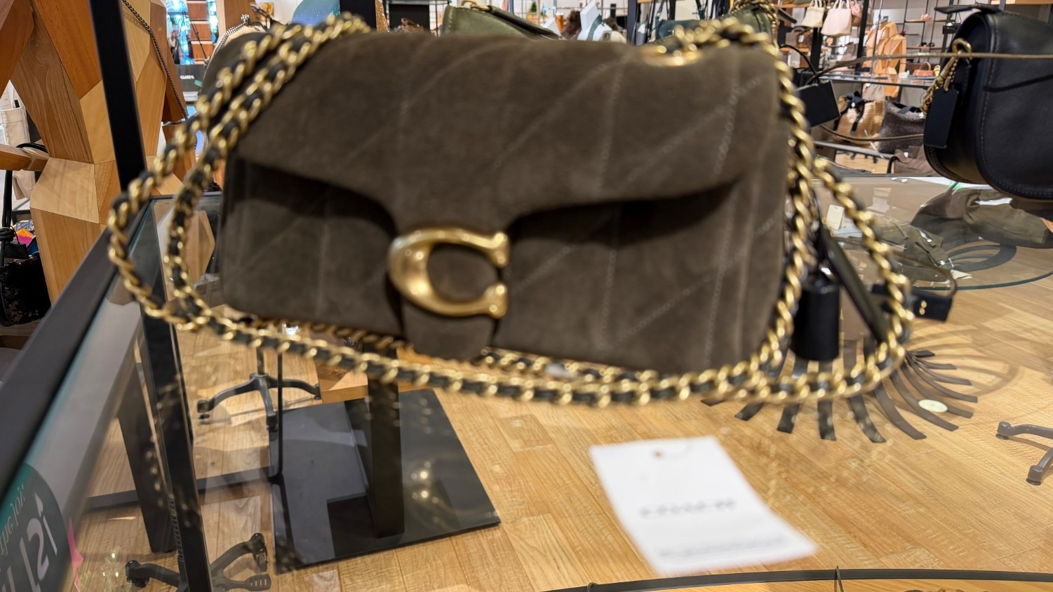 Gift Guide 🎁 a Coach handbag makes the perfect gift for her

#LTKootd #LTKHoliday #LTKGiftGuide