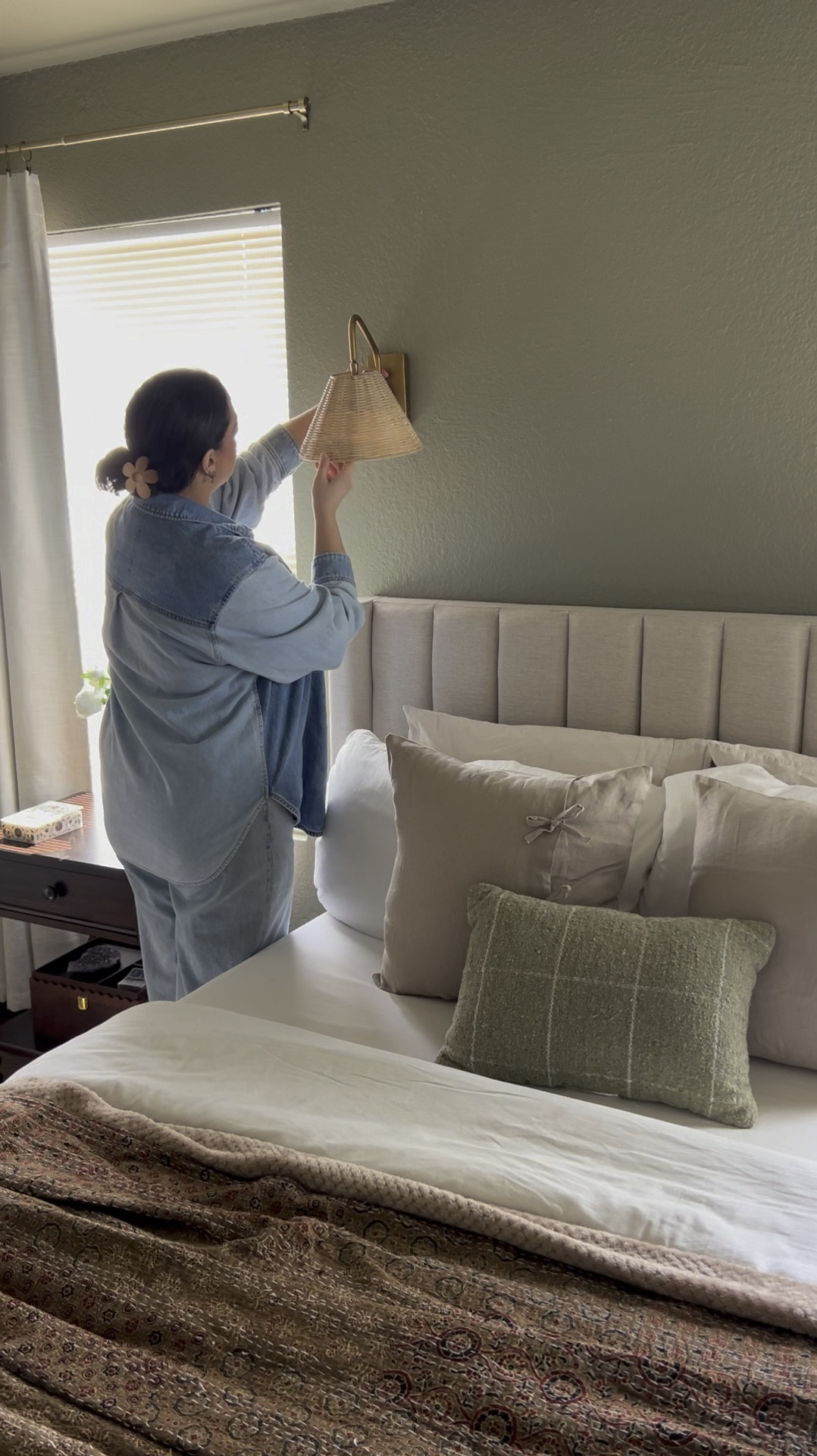 These sconces make allllll the difference in my bedroom! I wasn’t sure if you could put sconces above the bed but they look amazing! 

#LTKVideo #LTKHome #LTKFindsUnder100