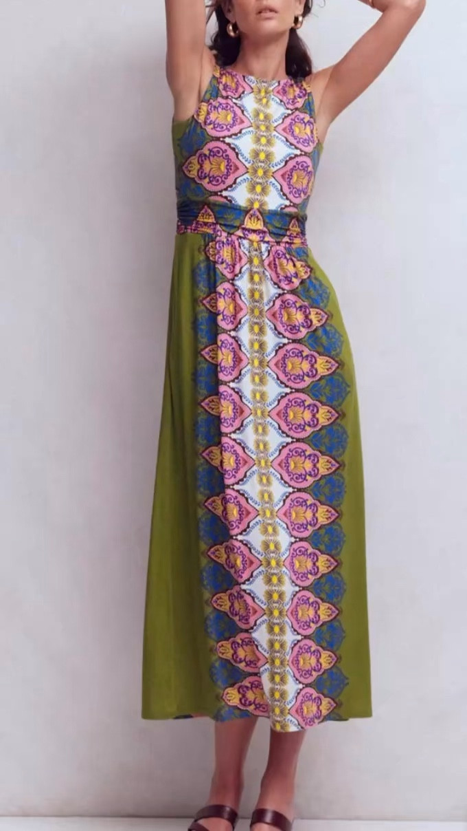 💕I absolutely love the colors and pattern of this one! Super comfy fabric, easy to pack! Perfect for trips.
💕 You could dress it up or down, wear it to a wedding or out to dinner.
