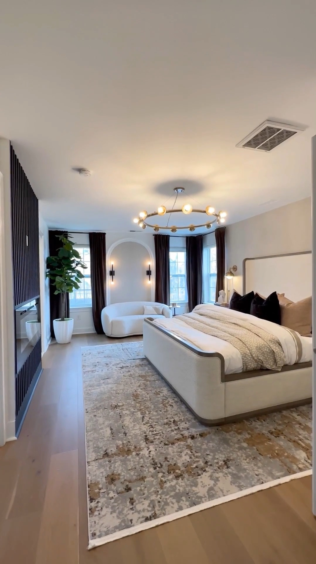 Who says neutral wallpaper has to be boring!? This luxe master bedroom makeovers is one of my favorites 

#LTKHome #LTKSaleAlert