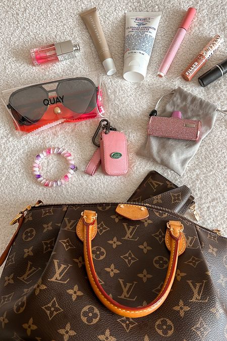 Lv bag
What’s in my purse


#LTKitbag #LTKFind #LTKbeauty