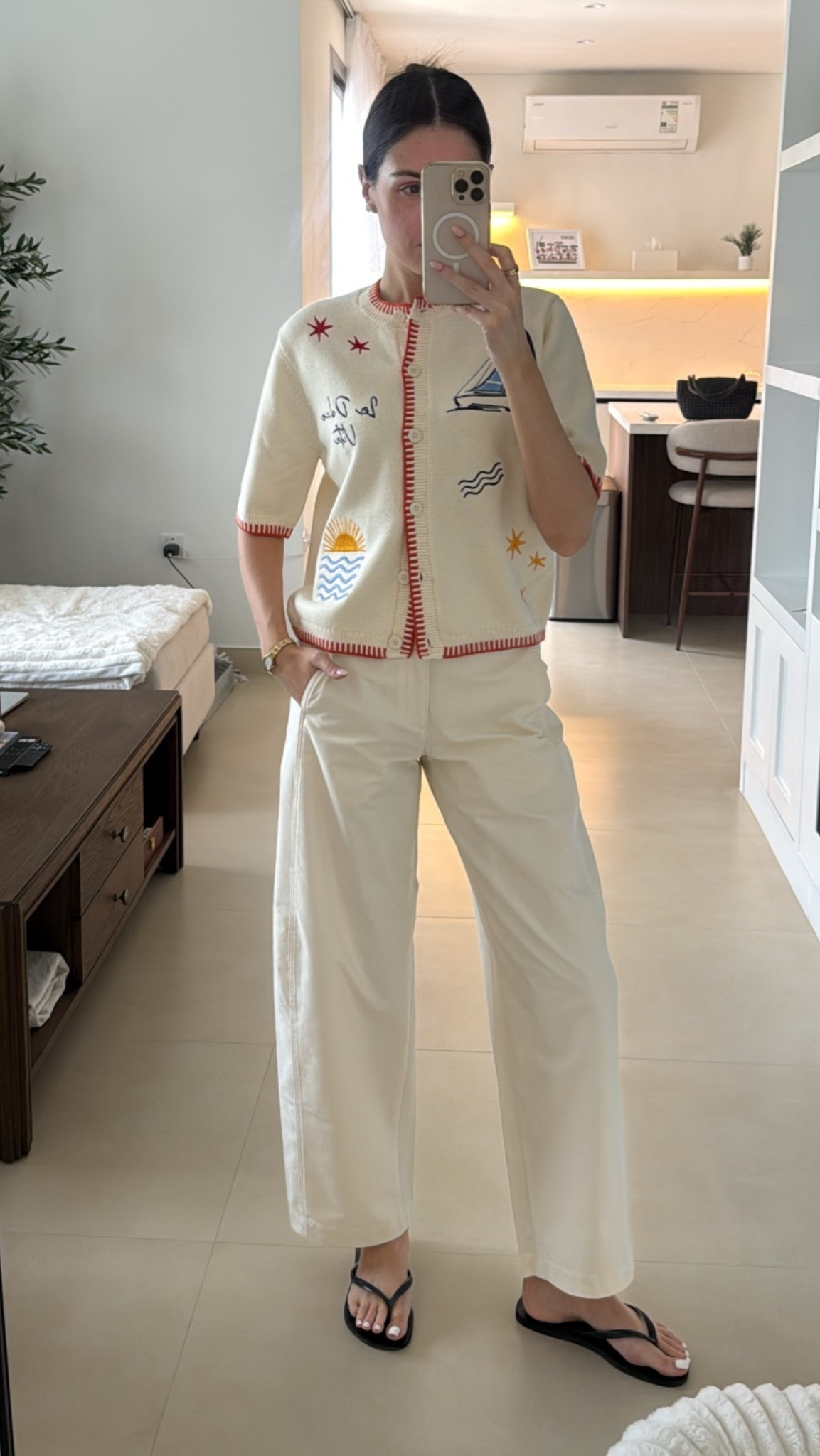 Cardigan is primark. Wearing XS regular length in pants