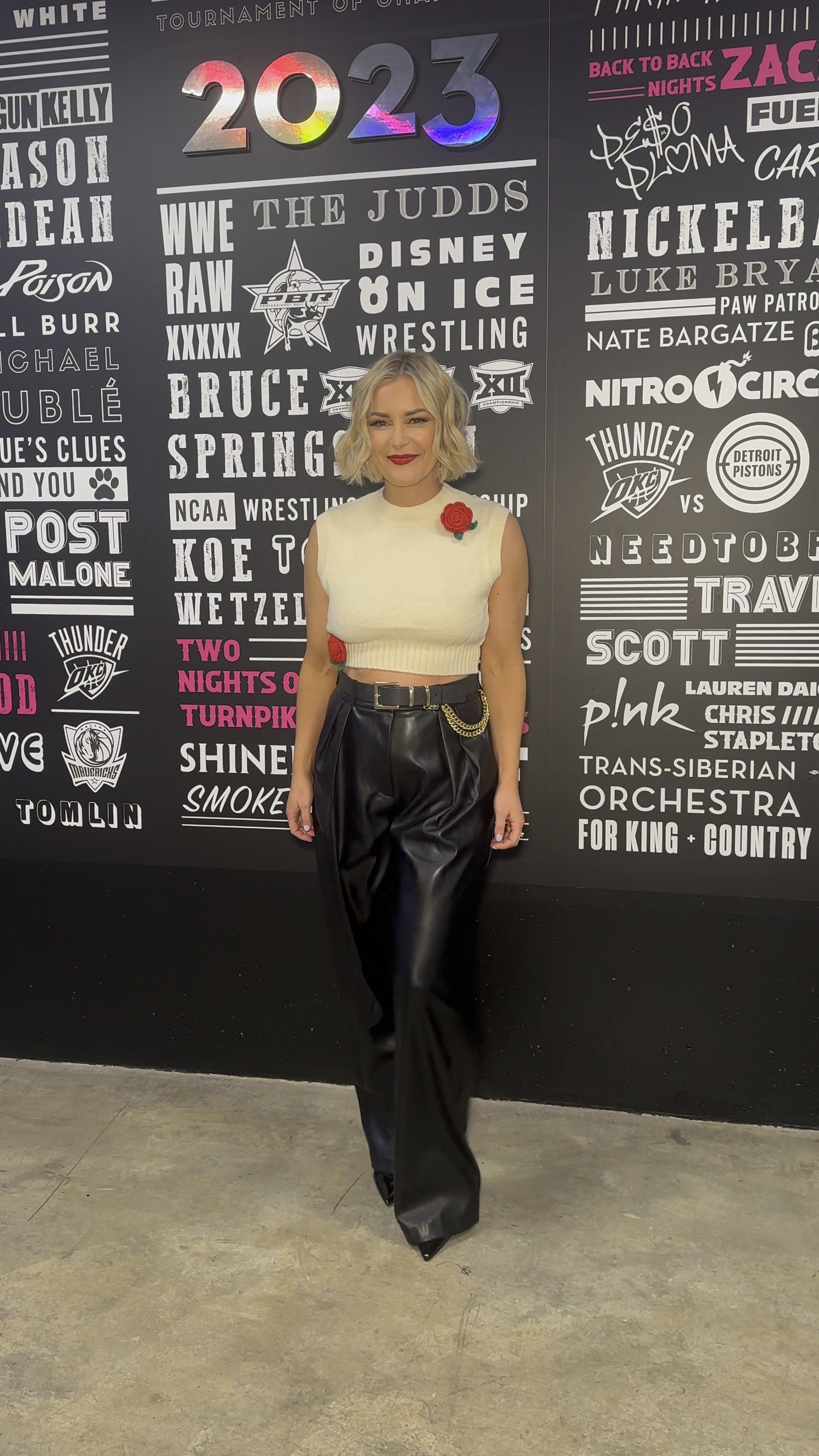 To say I’m obsessed with this sweater…..and these pants are legit SO comfy. Will be wearing both on repeat. I love the little flower details so much. Especially the cute lil one at the back! (Oh and these pants are on sale!! Go!) 