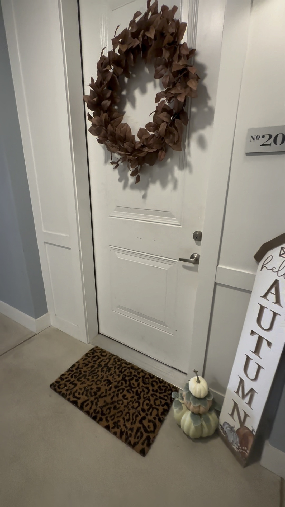 Autumn front door decor 🍂 

#LTKhome #LTKVideo #LTKSeasonal