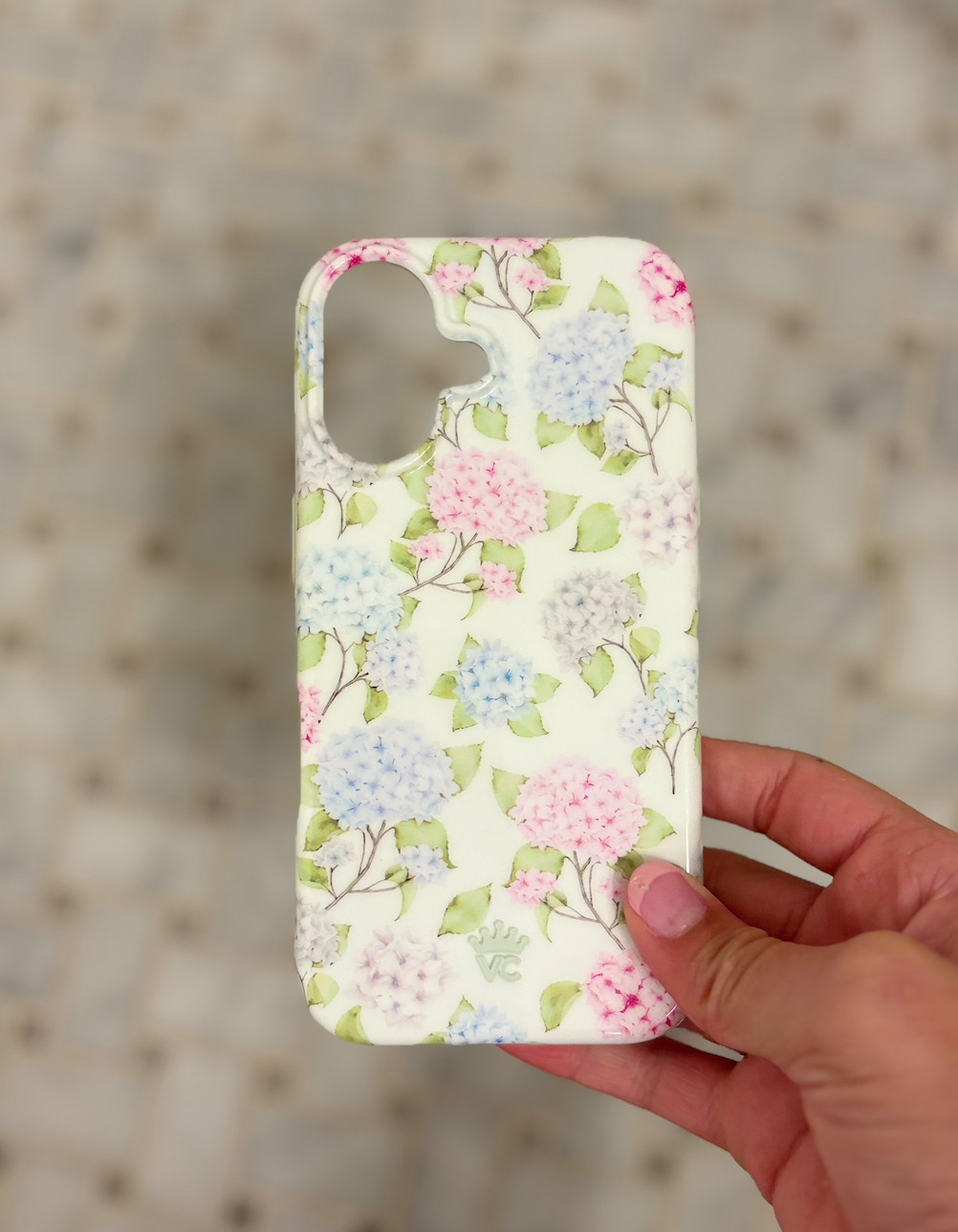 If you have been looking for a new, good quality phone case, these cases from Velvet Caviar are perfect!!! Which one is your favorite design?? Mine has to be the hydrangeas!! 

 