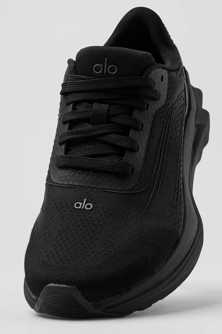 ALO Runner - Black/Black | Alo Yoga (US)