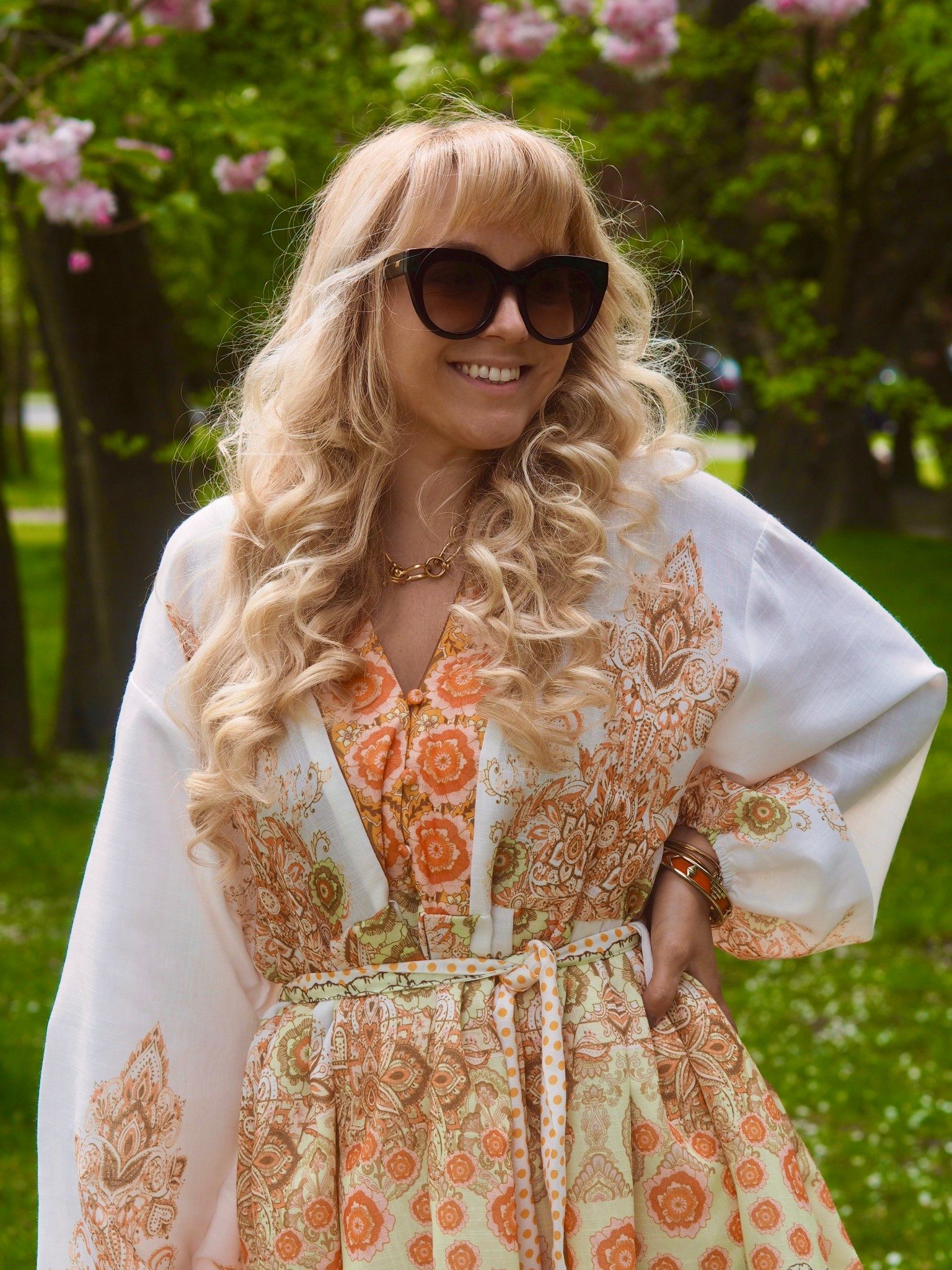 Friday called—she said bring the cute outfit and good vibes.

#LTKdresses #LTKspring #LTKsummer