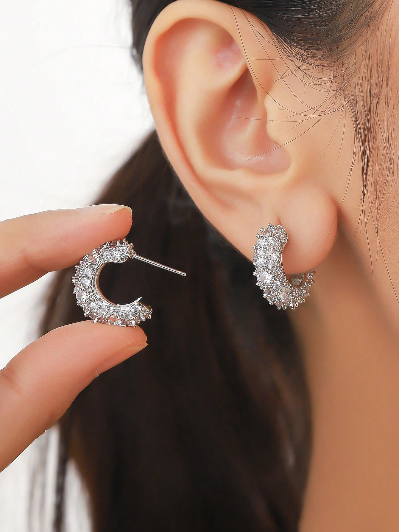 1pair Fashionable Simple C Shape Design Exquisite Luxury Quality Women's Earrings With Shiny Cubi... | SHEIN