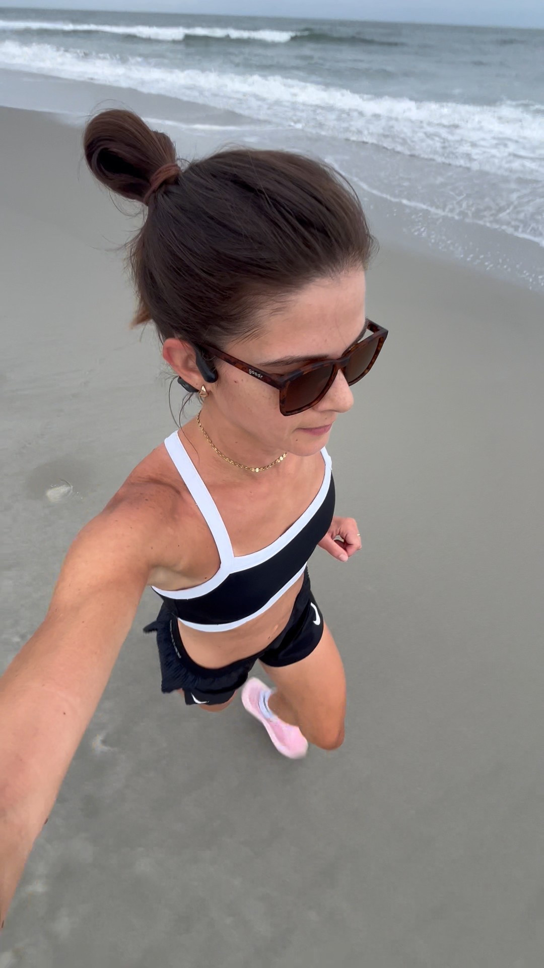 Beach run! 🖤🤍


#LTKSummerEdit #LTKActive