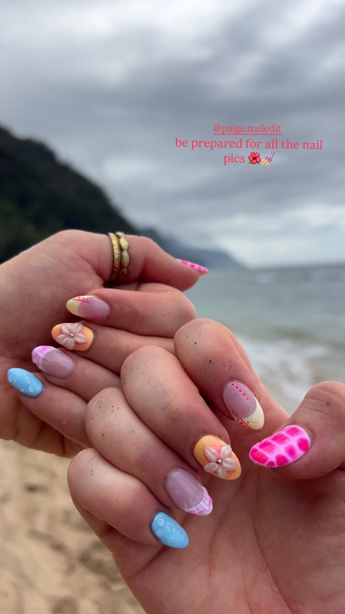@paige.nailedit  be prepared for all the nail pics 🌺💅🏼