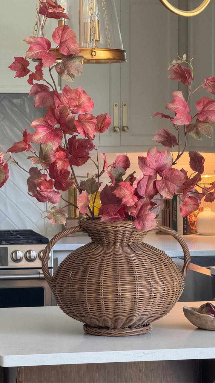 My favorite fall stem picks and styling 🍂

Follow me for more home styling inspo in my YouTube channel ▶️
Comment SHOP for the links to this post 🤎
.
.
.
.
Home styling . Home design . Interior design . Home style . Home stylist . Home inspiration . Fall home decorating . @michaelsstores
