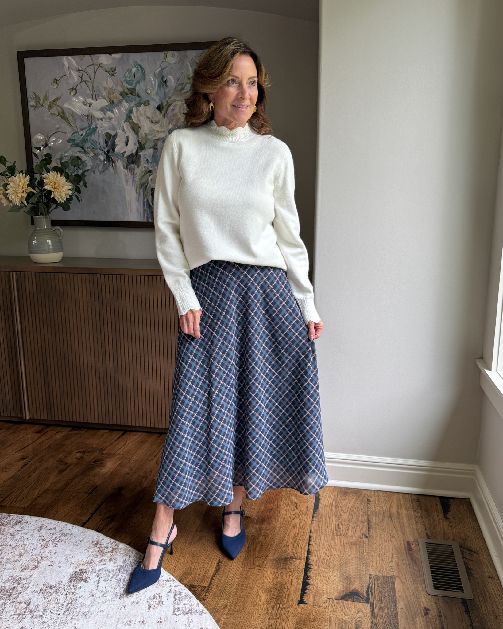 An Easy Formula for a Fall Midi Skirt

A soft ivory sweater lets the plaid skirt do the work. Add a simple pointed flat and you have an easy fall outfit that feels feminine and polished without being overly dressy.

#fallstyle #over50style #midiskirt #classicstyle #outfitideas 

Commissioned Link