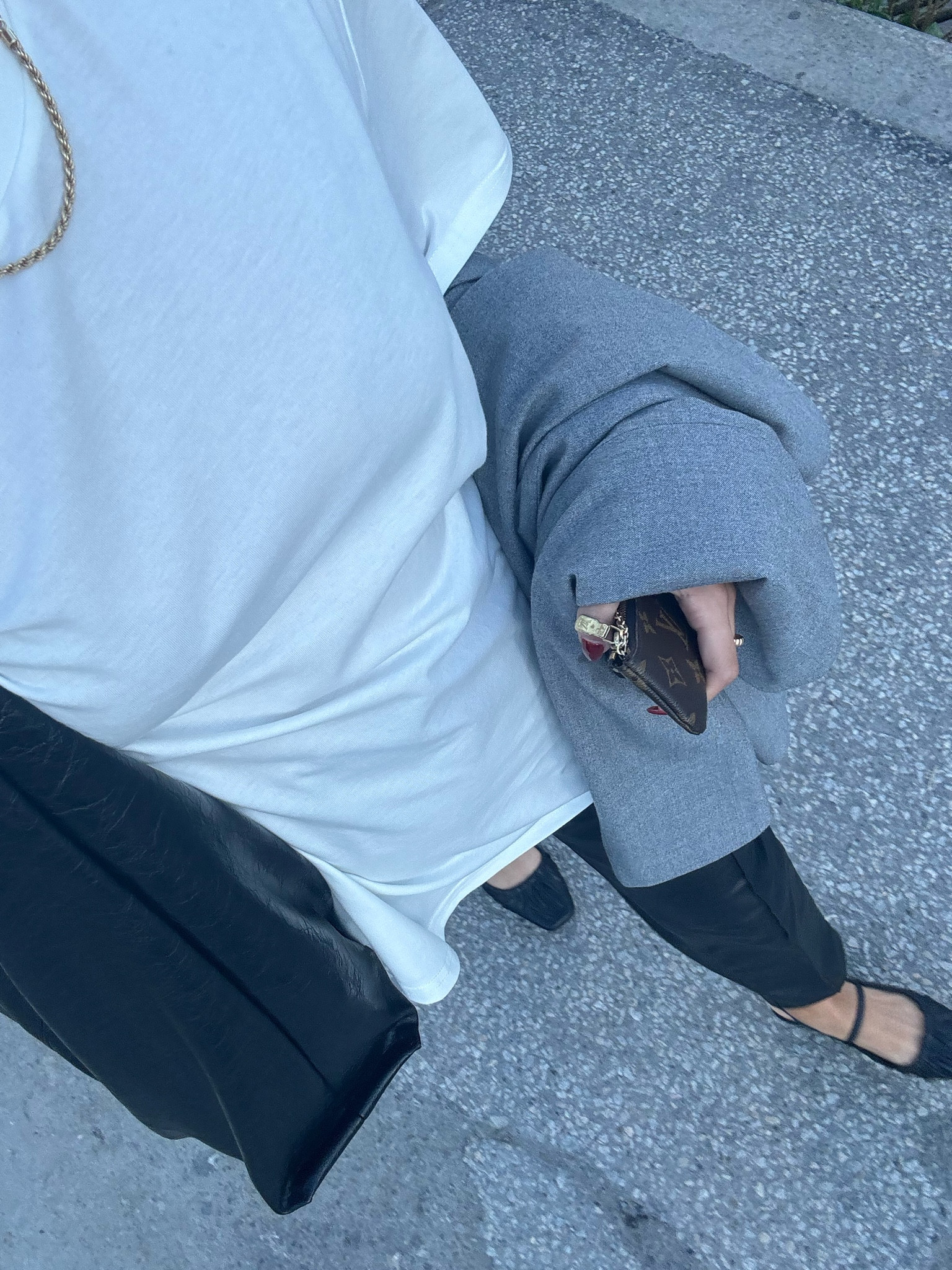 super basic🤍🖤

#FashionMonth #LTKstyletip #LTKautumn