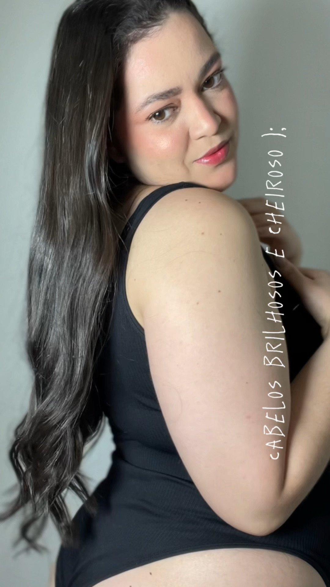 🖤🫧 Essa linha apresenta uma fórmula exclusiva desenvolvida com Blend de óleos que garante a nutrição profunda imediata aos seus cabelos, restaurando à saúde e a vitalidade de cada fio.

A linha é composta por cinco produtos (shampoo, condicionador máscara de tratamento, óleo finaliza e sérum). Mas só de você usar o shampoo, condicionador e o óleo finalizador já vai ter um resultado incrível. Além de entregar tudo, tem um preço bem acessível. Eu amo 🖤🫶🏻


#cuidadoscomocabelo #autocuidado #hair #cuidadosdiarios

#LTKbrasil #LTKbeleza #LTKpromo