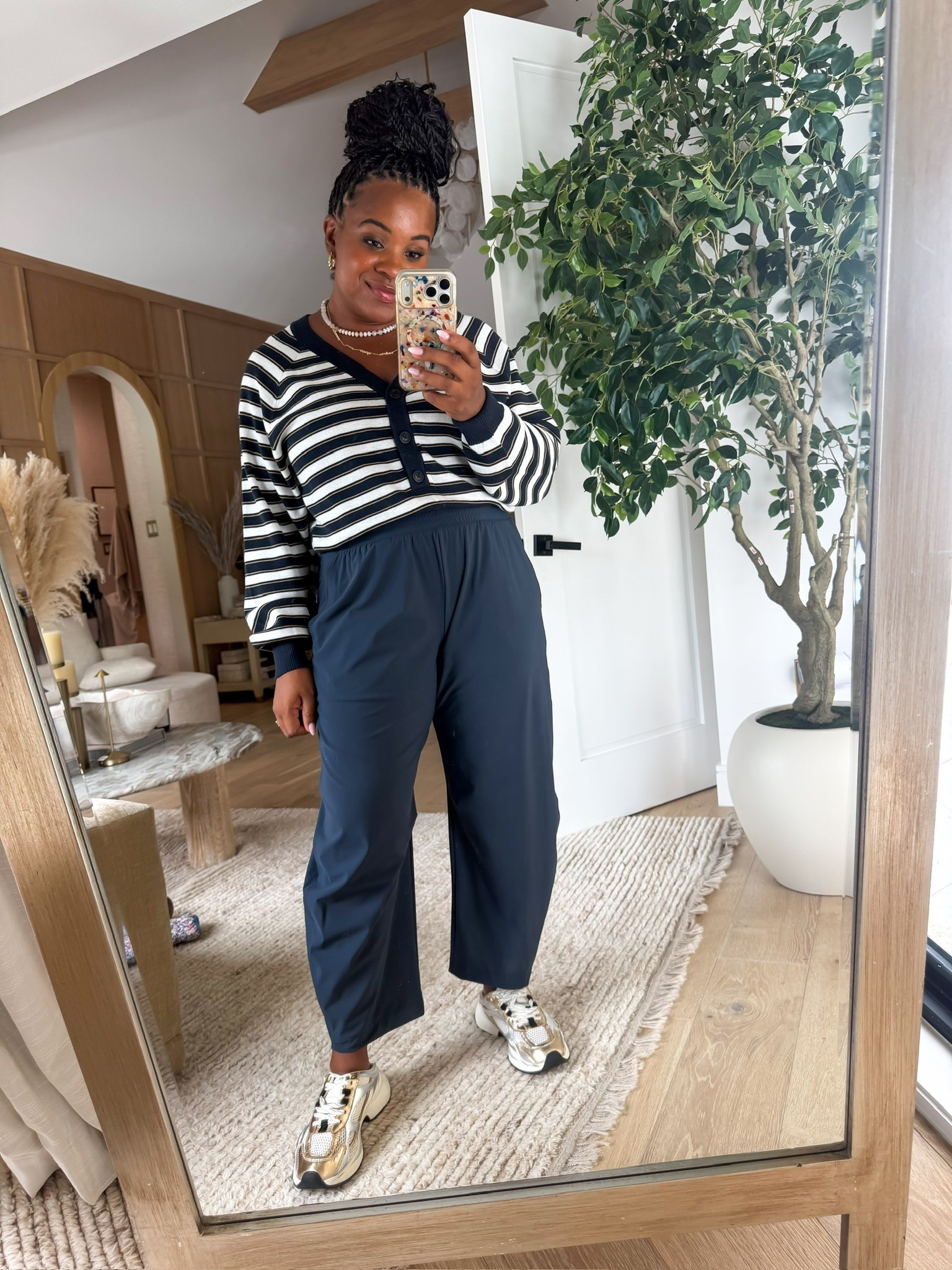 The ultimate sports mom pants! Now on sale for $24 🤩

#LTKootd #LTKActive #LTKMidsize