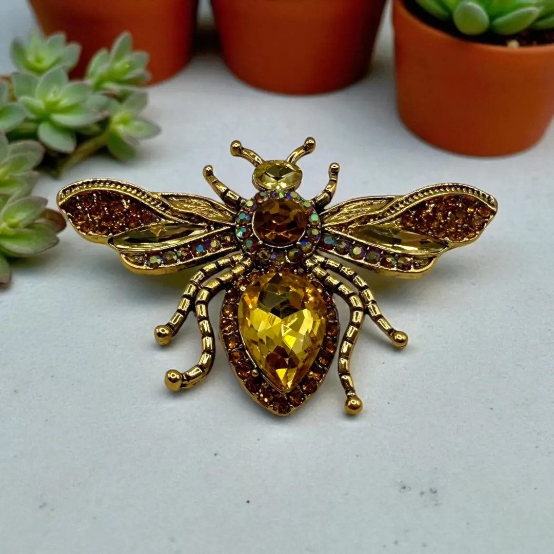 Vintage Gold Bee Brooch – Sparkling Gem Jewellery, Nature-inspired, Gift Box Option - Etsy | Etsy (US)