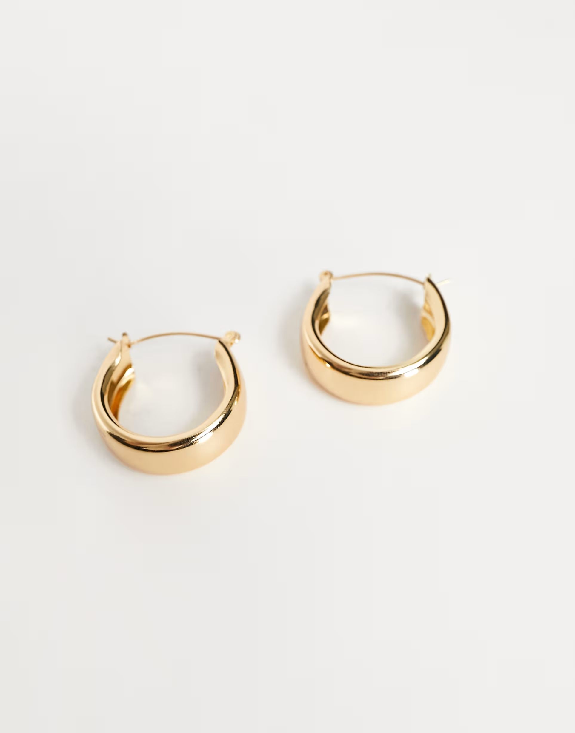 DesignB London 30mm chunky hoop earrings in gold | ASOS (Global)