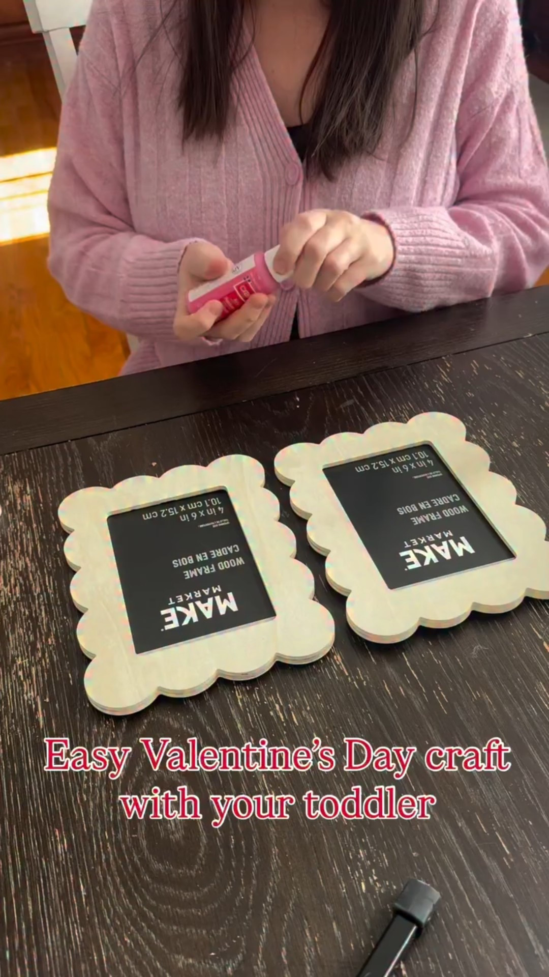 makes a great gift for the grandparents, too 😘

#toddercraft #toddleractivity #messfreetoddleractivity #valentinesdaycraft #sahmomlife