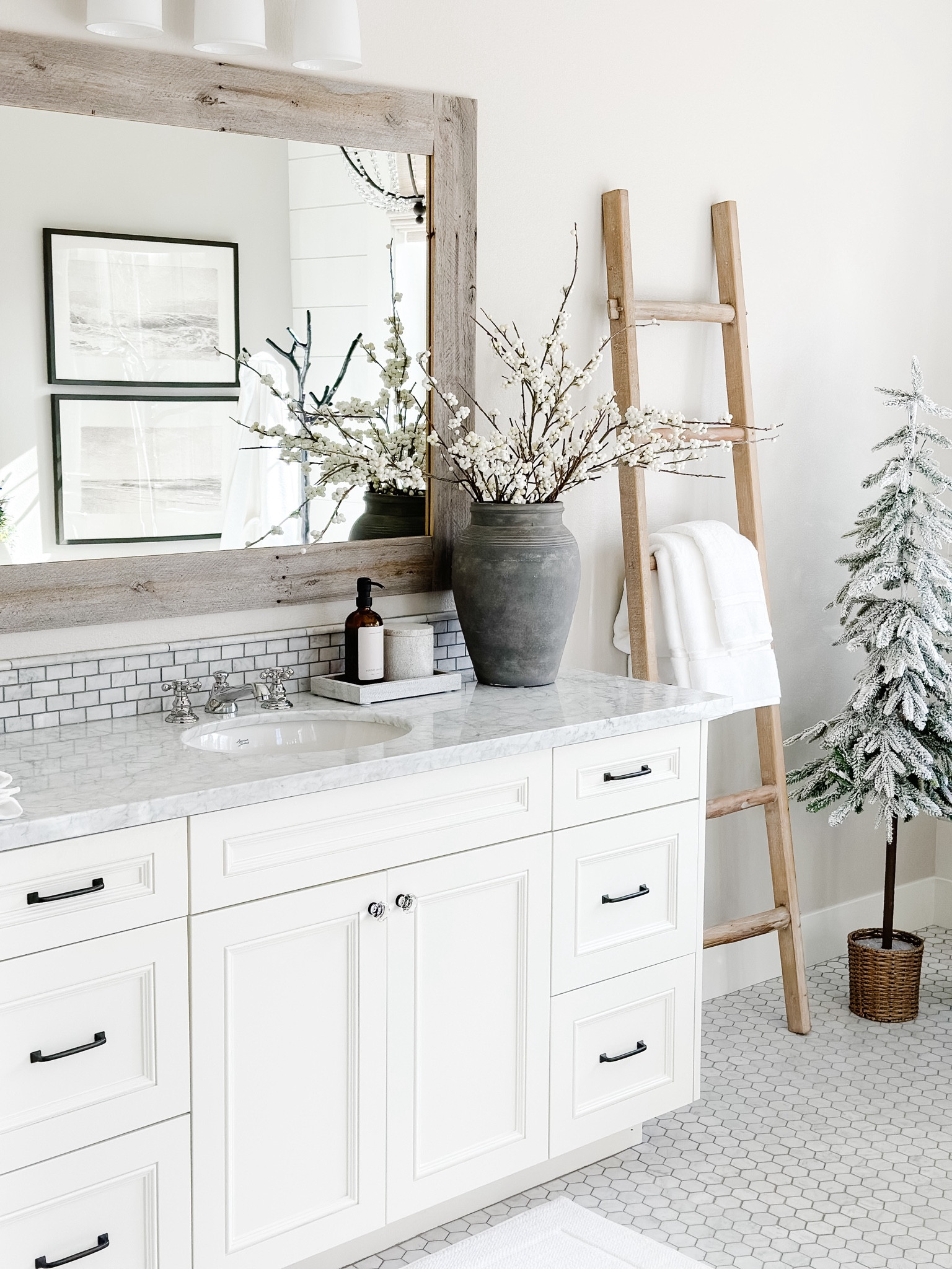 Bathroom Essentials at Target are 30% off!  Sale ends soon!

Marble bathroom tray
Marble canister
Spa plush towels
White berry stems
Amber soap container
Towel ladder


#LTKsalealert #LTKfindsunder50 #LTKhome