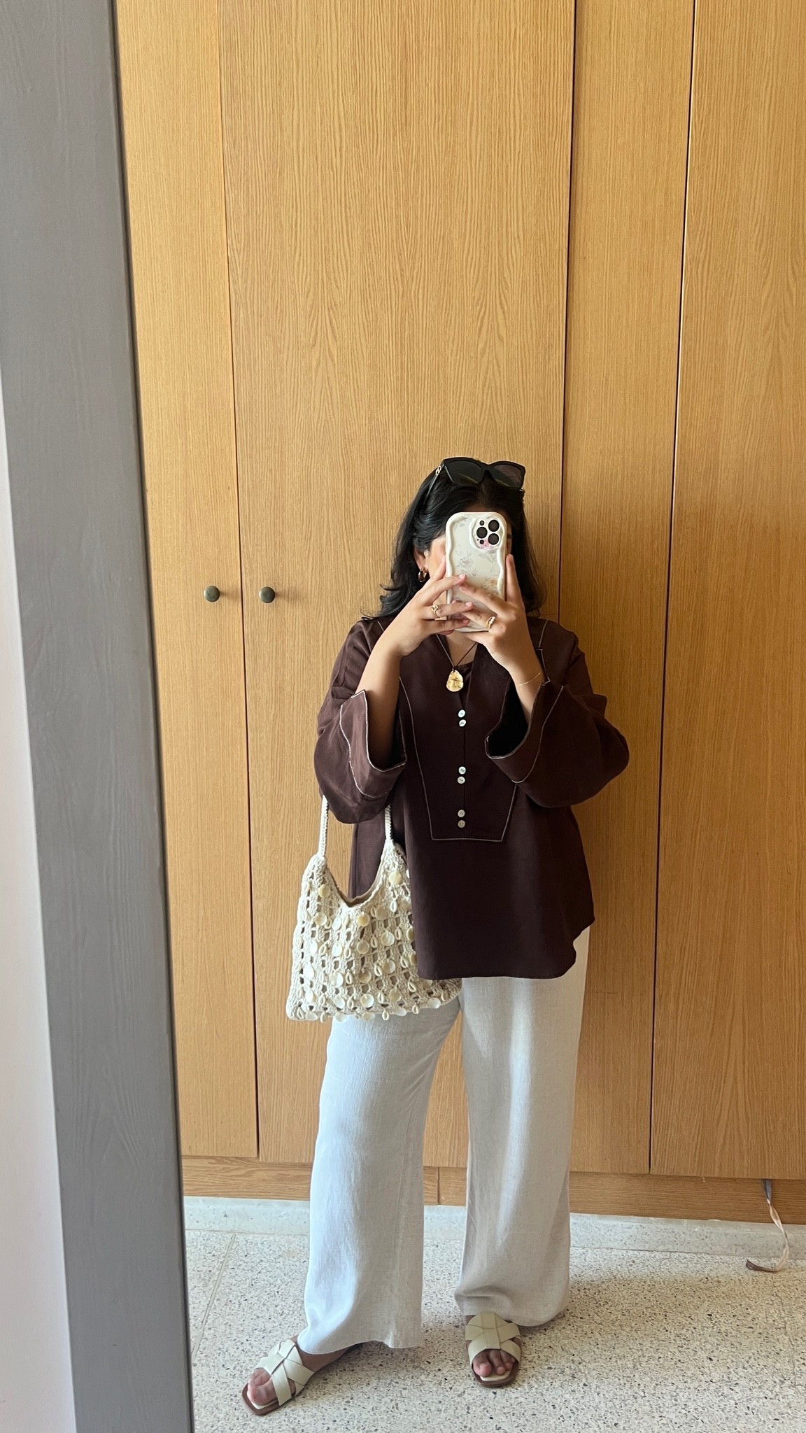 holiday outfit linen pants pearl bag