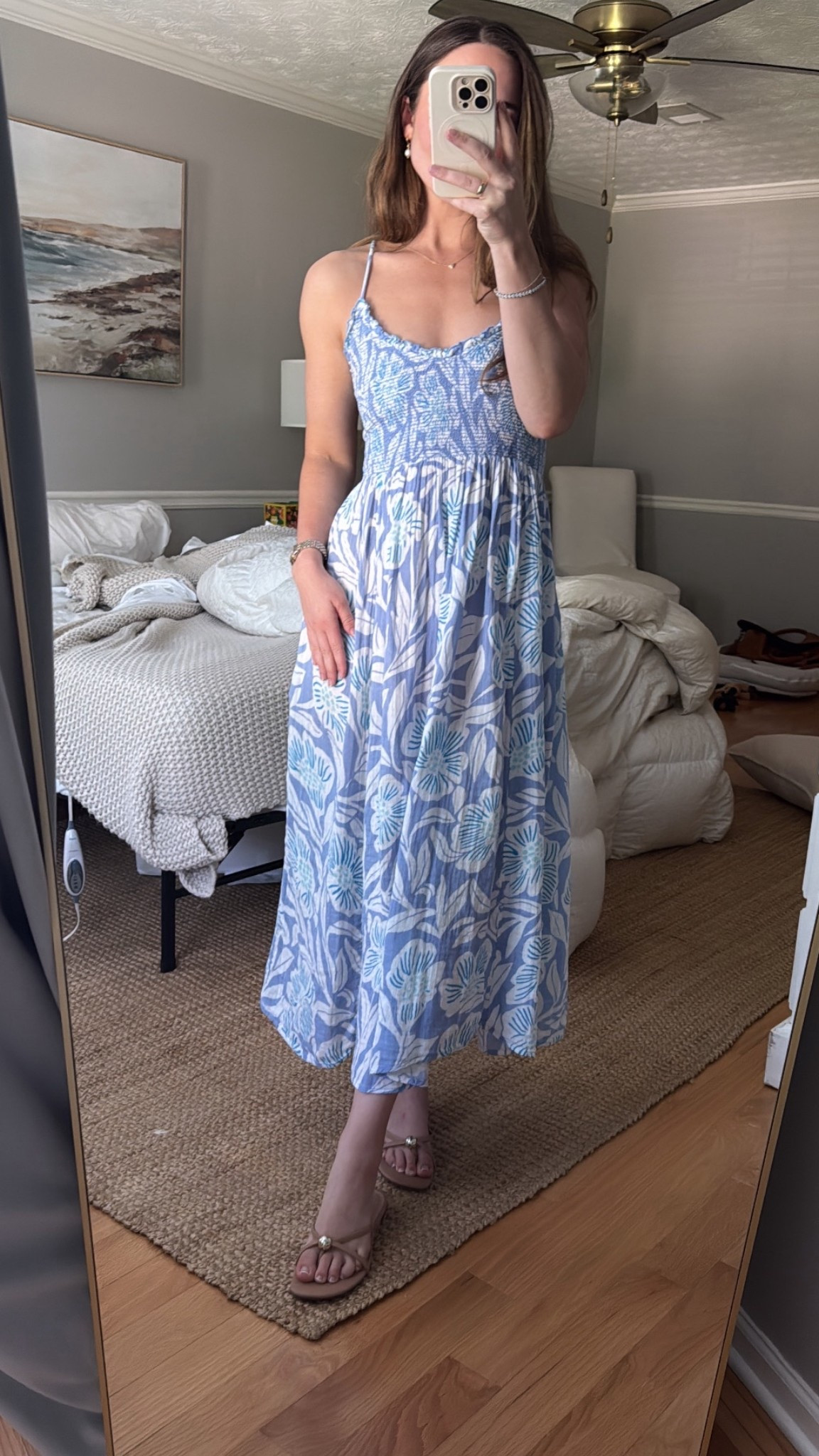 Messy room but my outfit is 👌🏼

#LTKStyleTip #LTKSeasonal