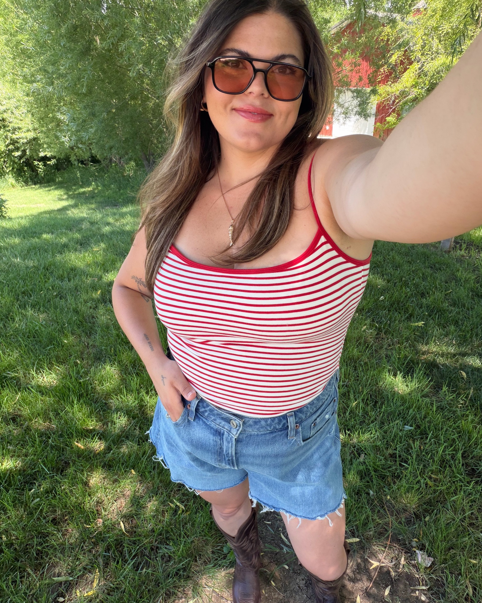 7 easy fits for you to recreate that not only look good, but feel good, too! #ad 
 
I look for cotton when shopping now, because for an outfit to look right and feel right, especially during summer, you need fabrics that are breathable and comfortable. When it comes to finding our personal style, this is just the beginning - follow along and let's do this dang thing together. When you’re shopping next, don’t forget to check the label for cotton! 
 
For links - like & say ‘need’ or ‘ootd’ 
 
@discovercotton #discovercotton #checkthelabel
@abercrombie
