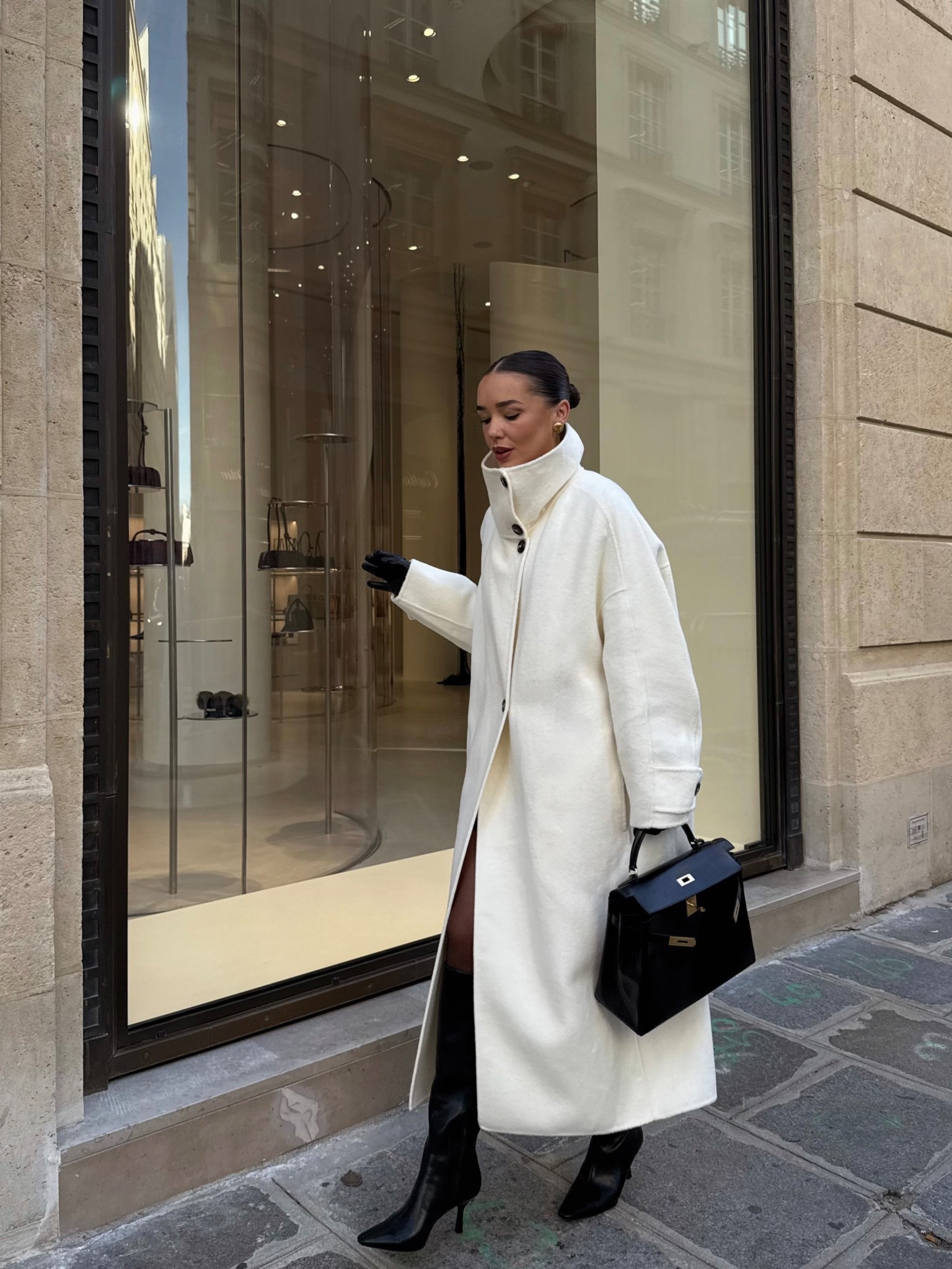 Chic white coat 

#LTKstyletip #LTKwinter #LTKeurope