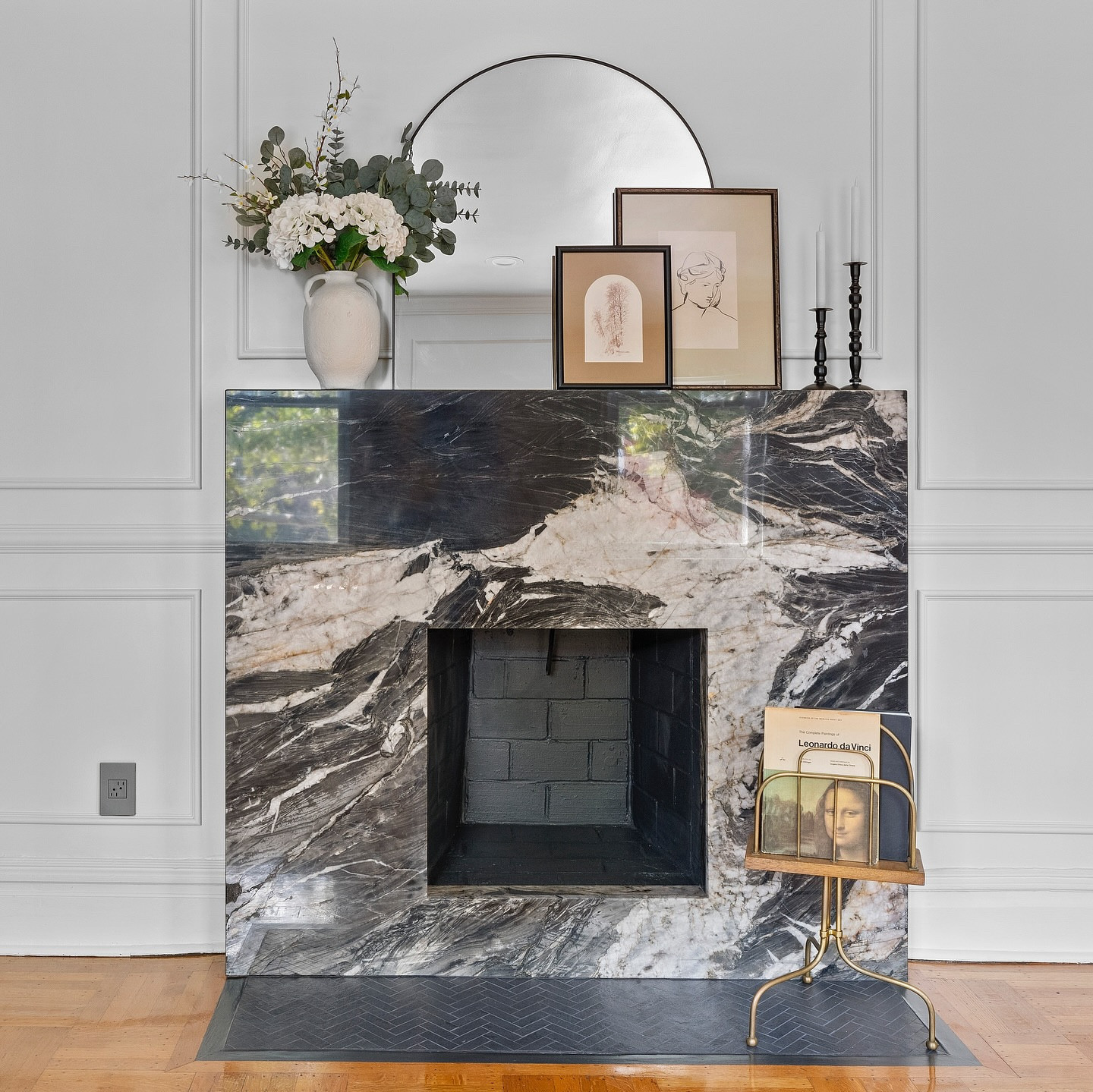 Dramatic impacts. Bold contrast. 

There are so many ways to refresh your fireplace. Whether it’s with tile, masonry, millwork, stucco, or slab… it all depends on the look you are going for! 

Quartzite slabs are truly artistic creations on their own. Each one is uniquely organic, having been extracted directly from the earth. These slabs and their effects bring an exceptional personality to your space, making a striking statement and serving as an artistic focal point in the room.

#transformationthursday ➡️

GC: @mmbuilderspgh 
Styling: @funcydeco 
Photos: @khhomephotos 

#thorntonid #beforeandafter #quartzite #fireplacedesign #fireplacefacelift